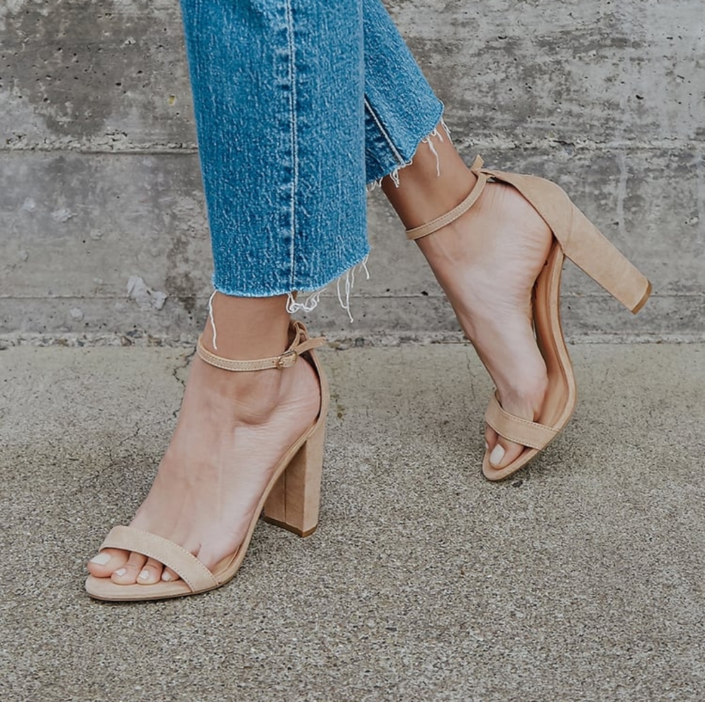 BNWT Lulu's suede block heel sandals (nude)